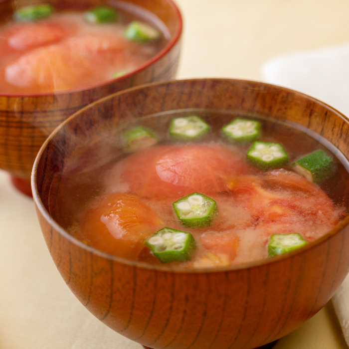 オクラとトマトの味噌汁